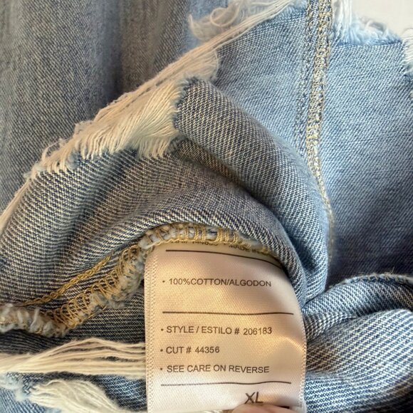 NWT Kancan Maurices Women’s Jean Jacket XL Distressed Denim Crop (Msrp $64.90) - Picture 9 of 10